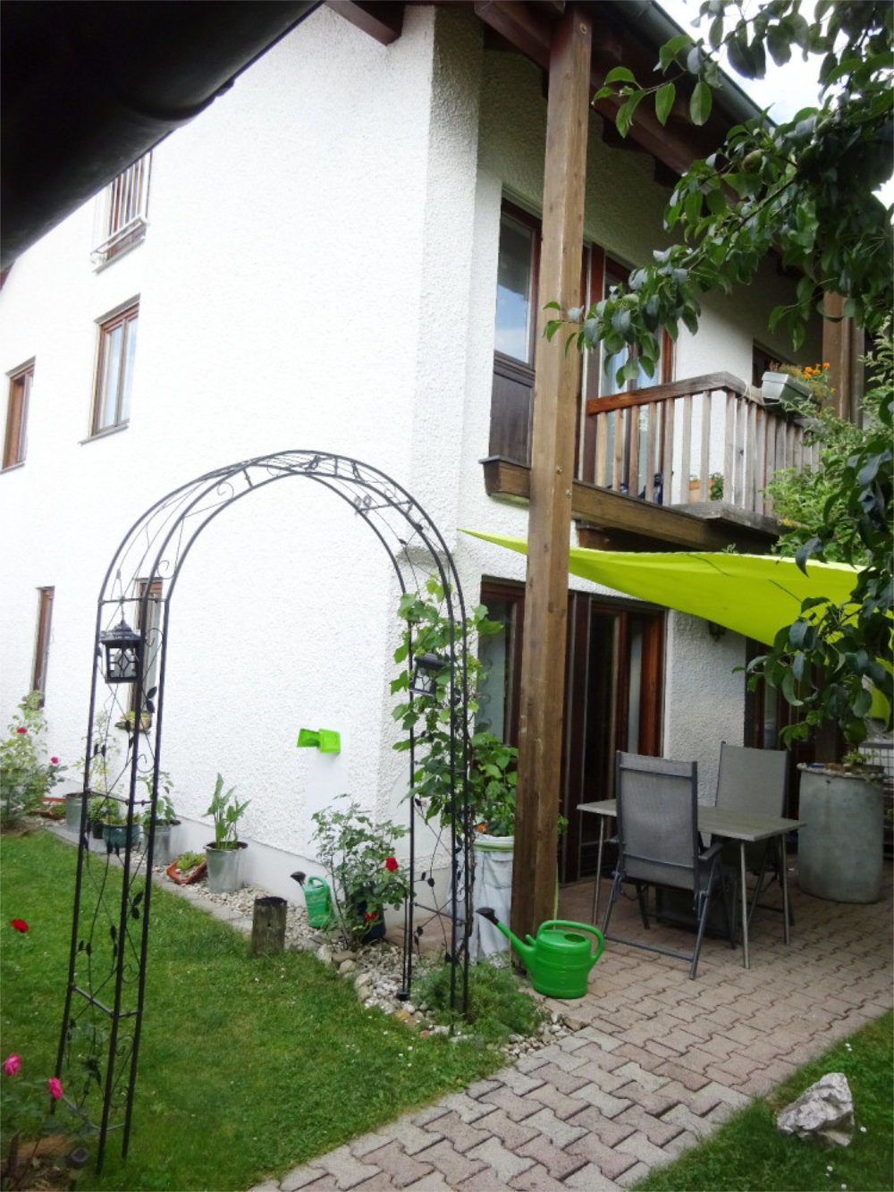 Gepflegte Doppelhaushälfte mit idyllischem Garten und Torbogen, Kapitalanlage in Altötting, Zeltsperger Immobilien.