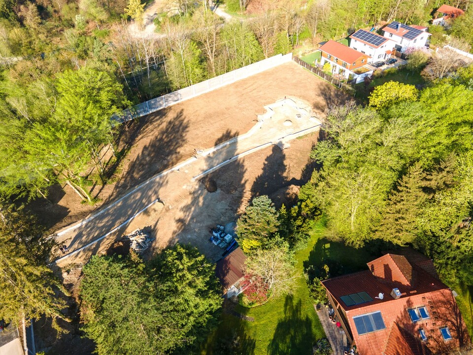 Baugebiet aus der Vogelperspektive – großzügige Grundstücke mit Freizeitflächen in Oberhaching
