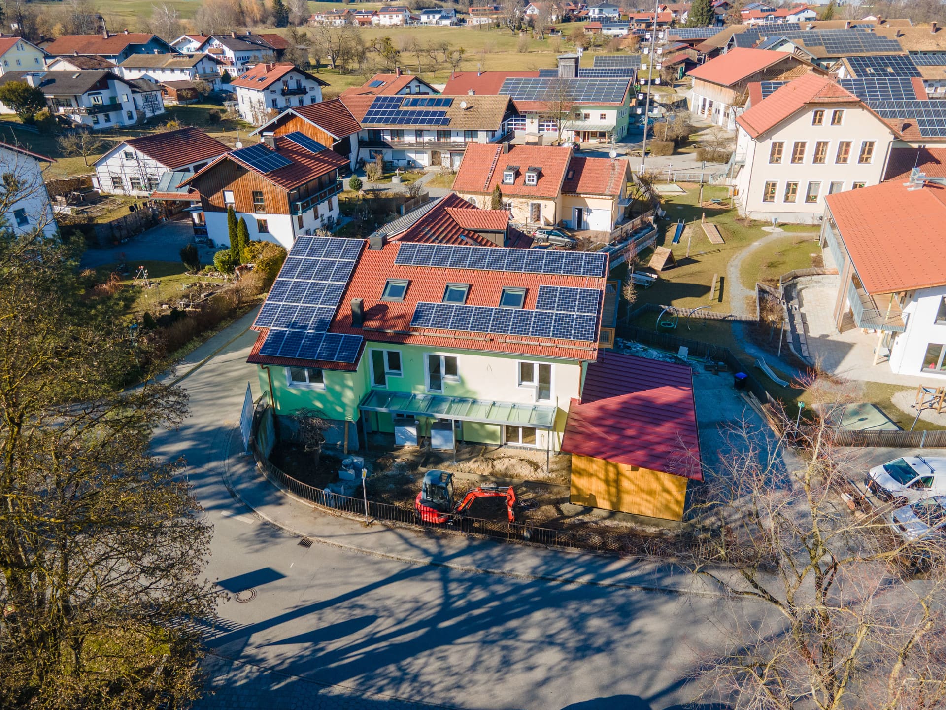 Luftaufnahme von Tengling am Waginger See – idyllische Lage der altersgerechten Neubauwohnung