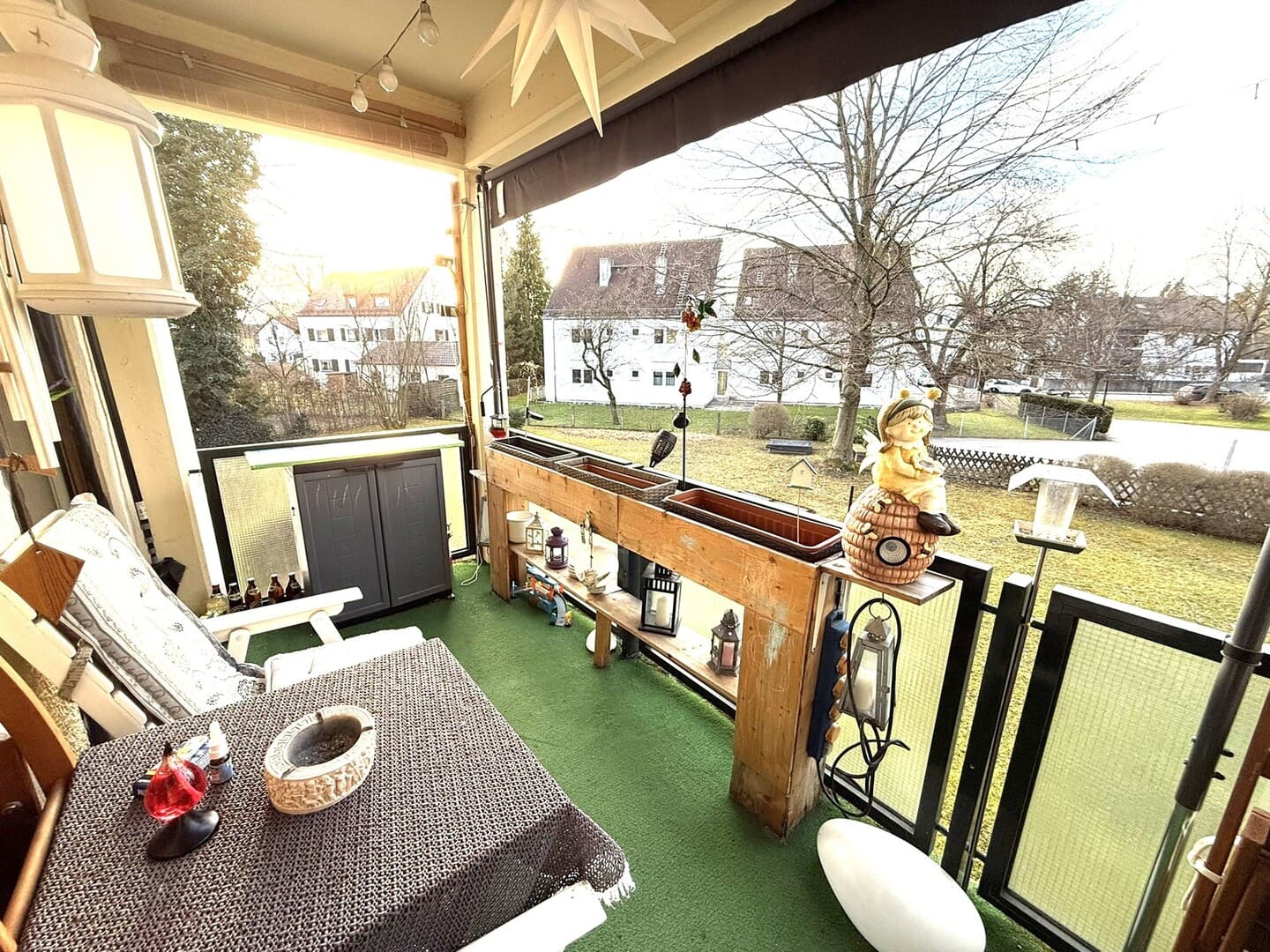 Balkon mit Blick auf die Grünanlage – ruhige Lage unweit der Fachhochschule Rosenheim