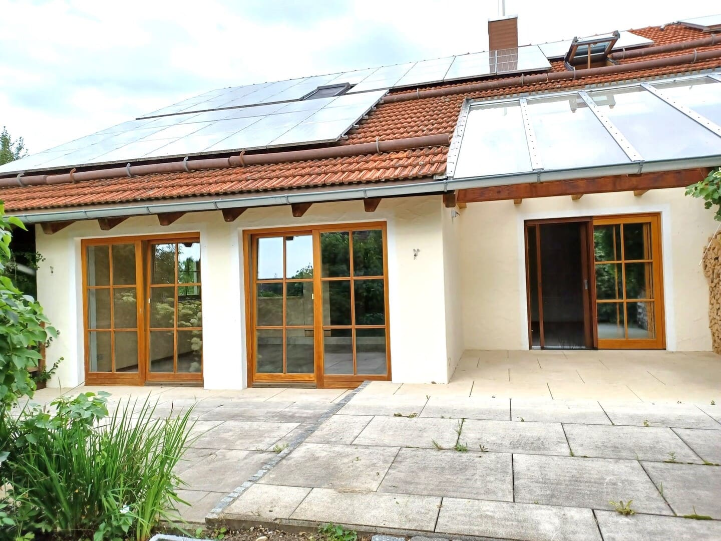 Gepflegte Doppelhaushälfte mit großer Südterrasse und Garten in Obing – ideal für Familien in ruhiger Weilerlage.
