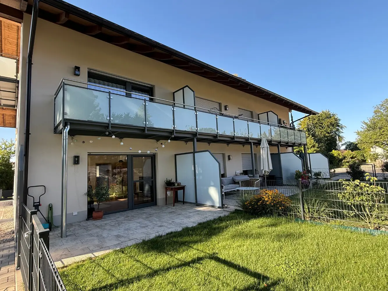 Neuwertige 2-Zimmer-Erdgeschosswohnung in Obing mit Südwestterrasse und Garten