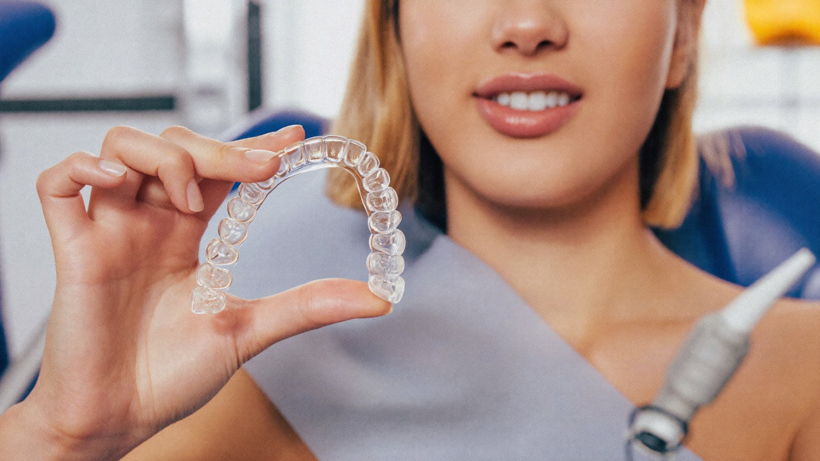 Bleaching mit Retainer & Alignern: Das musst du wissen