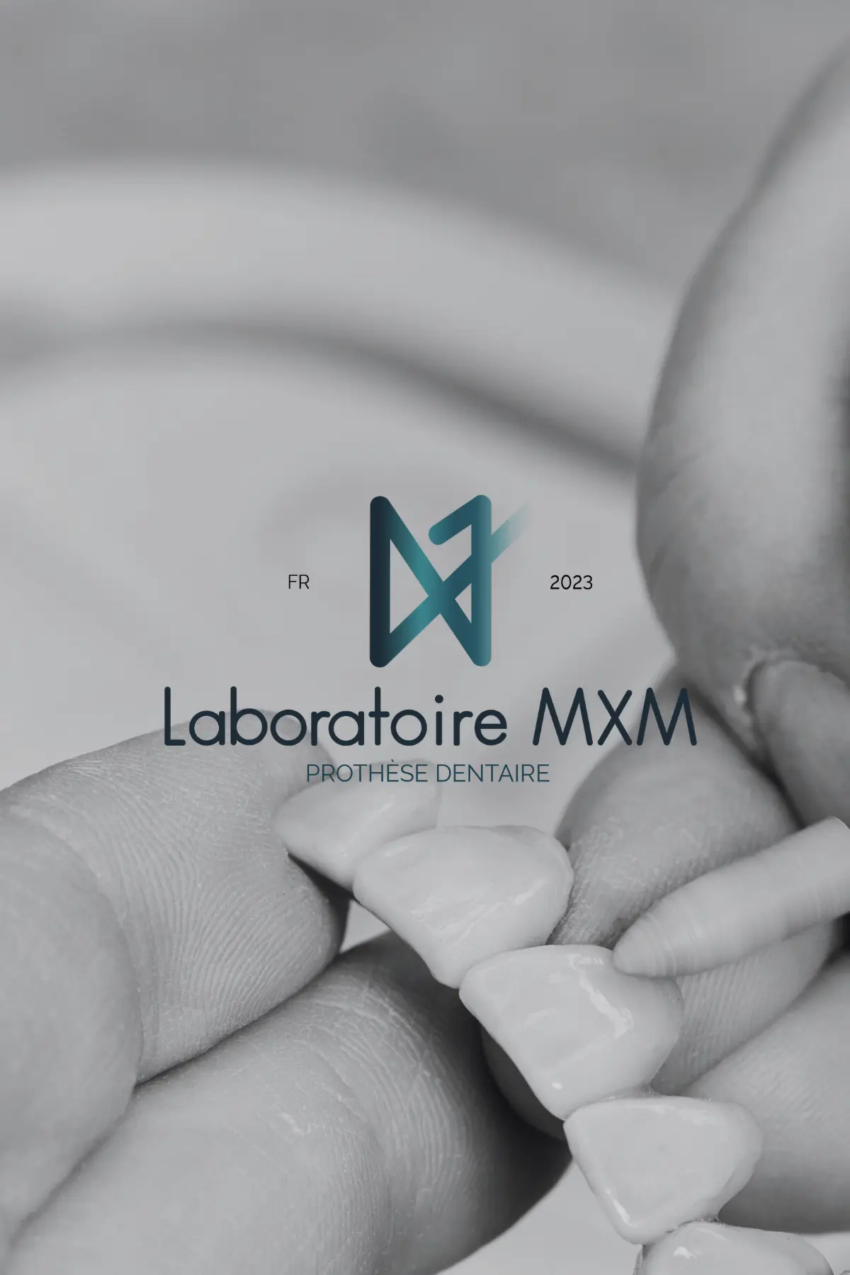 Logo réalisé pour le laboratoire MXM, par Metara. 
(service: identité visuelle)