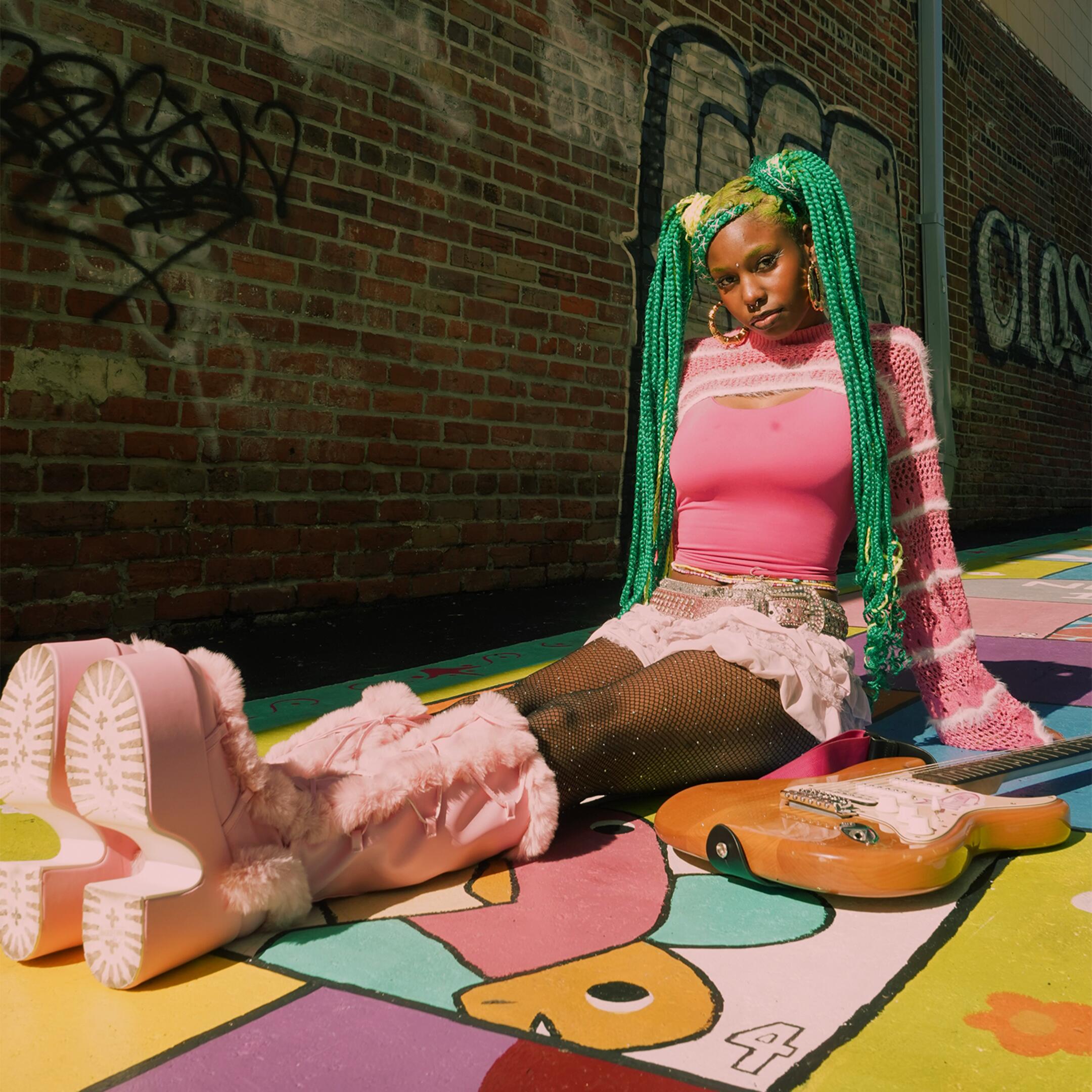 Niiasii, Grlztoy, Mac N'Toss