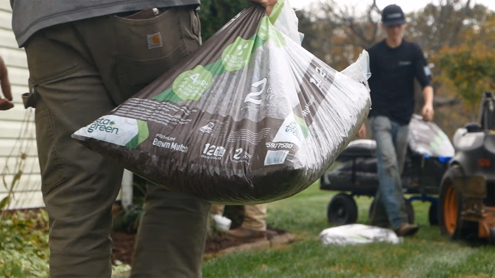 Freshly installed mulch improving landscape beds by Flemings Detailed Lawn Care in Dickson County Tennessee
