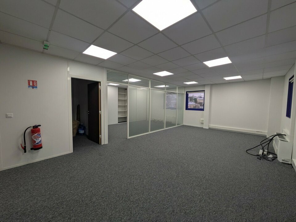 Erasteel prend à bail 120 m² de bureaux au Brézet à Clermont-Ferrand, accompagné par Atrium CLFD.