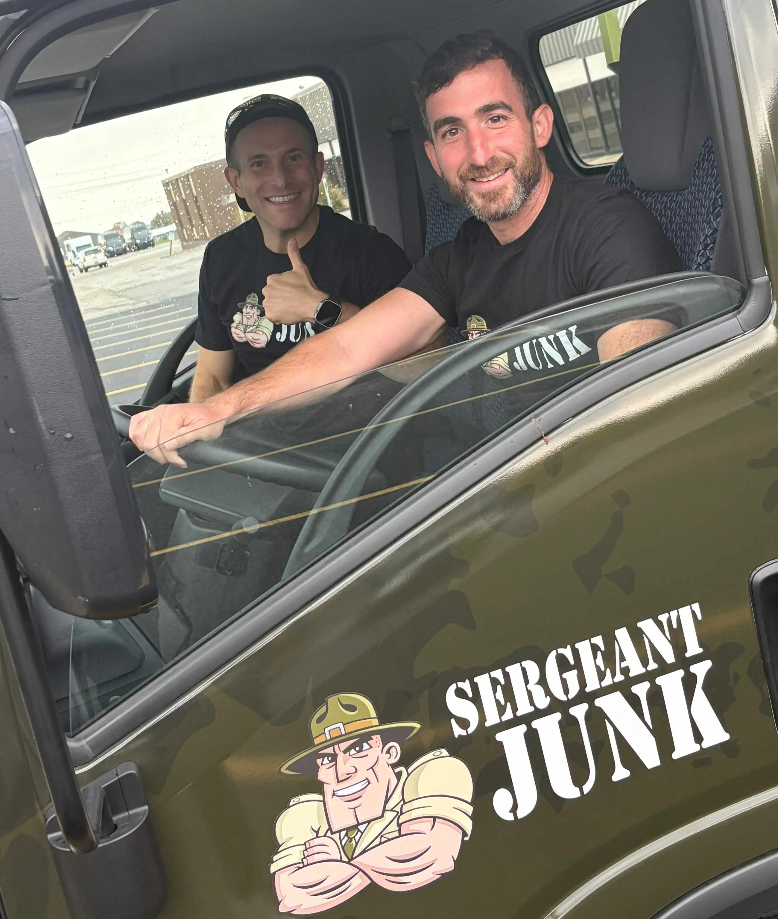 Junk collection truck