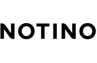 Těžký černý bouřkový mrak zakrývající oblohu.