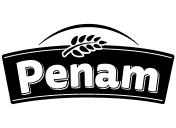 Muž čte zprávu na chytrém telefonu sedící za stolem s notebookem a kávou.