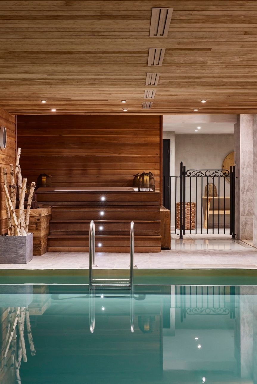 La piscine des Chalets de l'Observatoire à la montagne