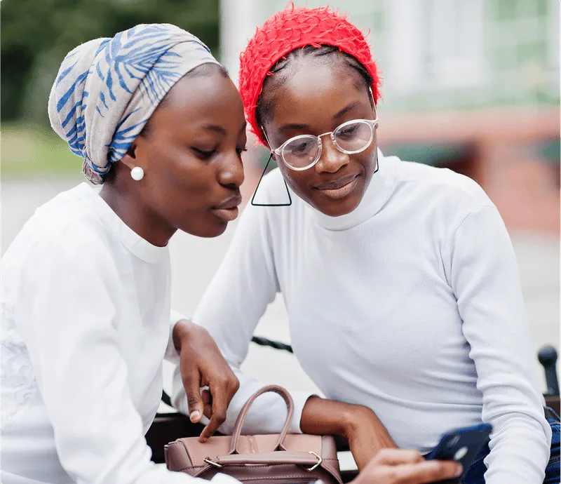 Photographie de deux femmes