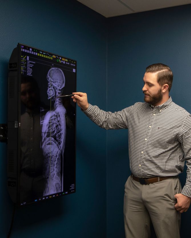 Dr. Reis reviewing x-rays with a patient during the report of findings.