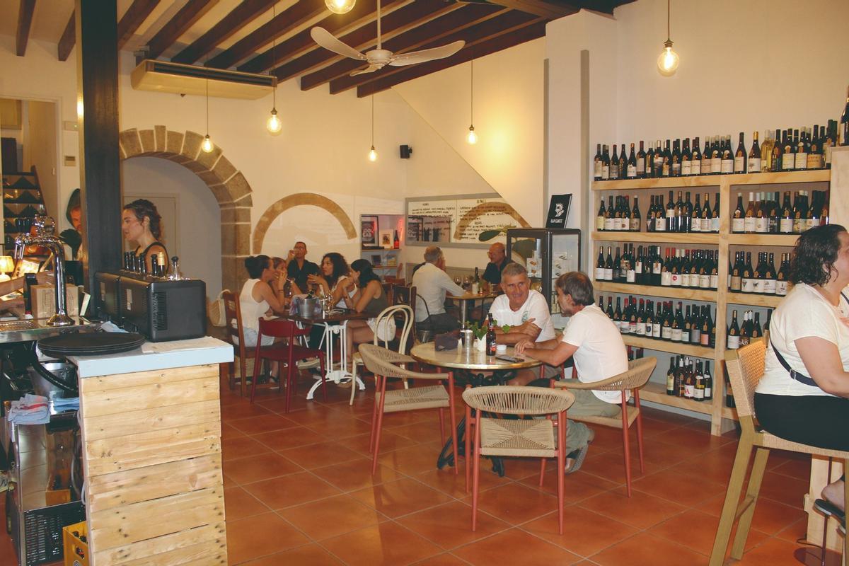 The main room at Can Canut in Binissalem