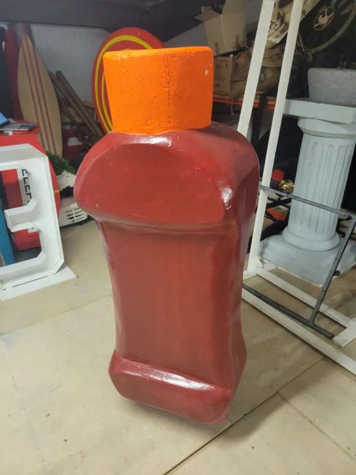 Bouteille géante de ketchup