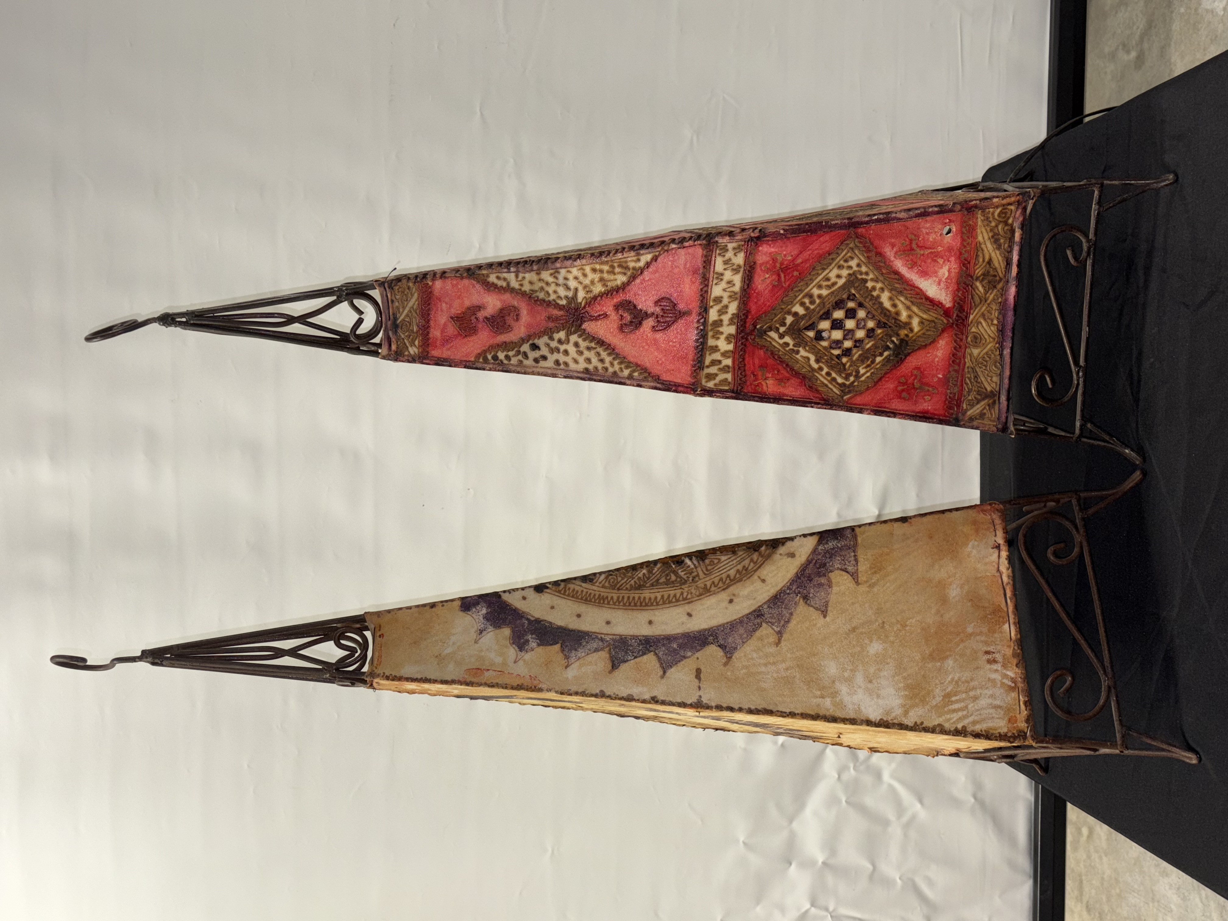 Lampe orientale rouge et or idéale pour décoration de soirée ou événement à thème oriental