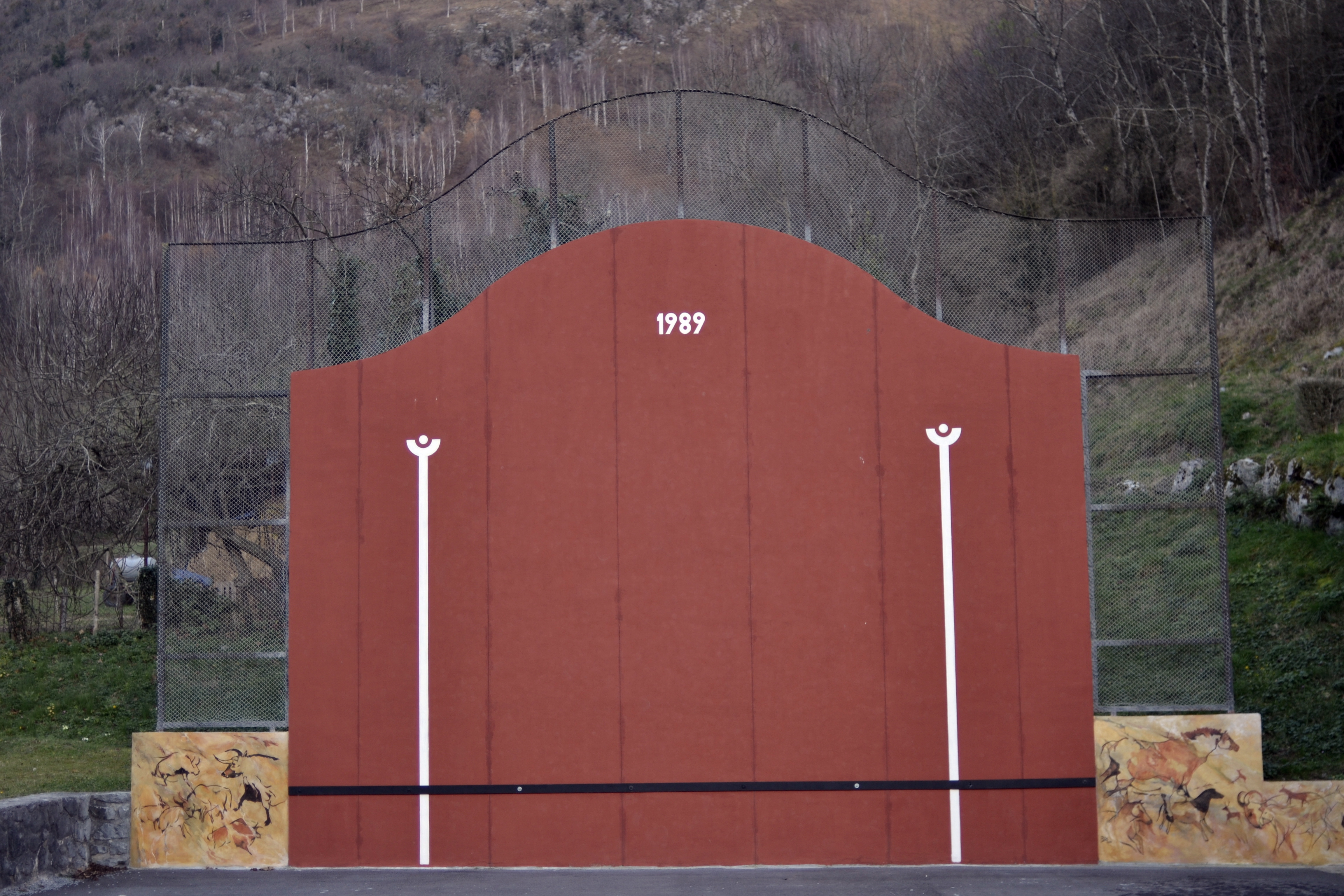 Toile tendue fronton, décoration événementielle à louer – Mon Décor à Louer
