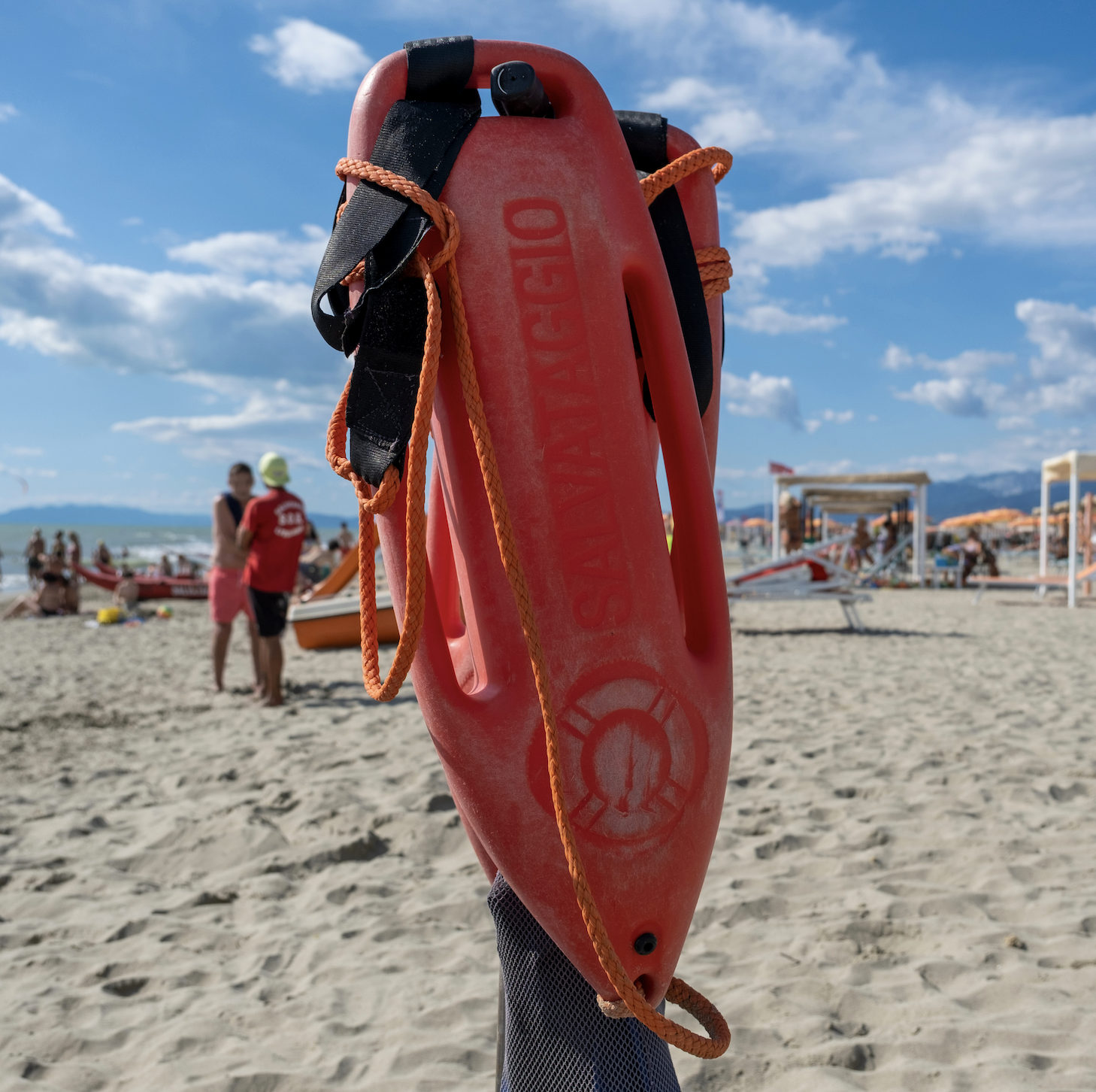 flotte sauveteur, alerte à Malibu, flotteur Malibu, flotteur rouge