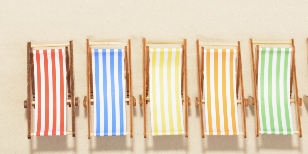 Transat multicolors, transat jaune, transat vert, transat bleu, transat orange, décoration événementielle à louer – Mon Décor à Louer