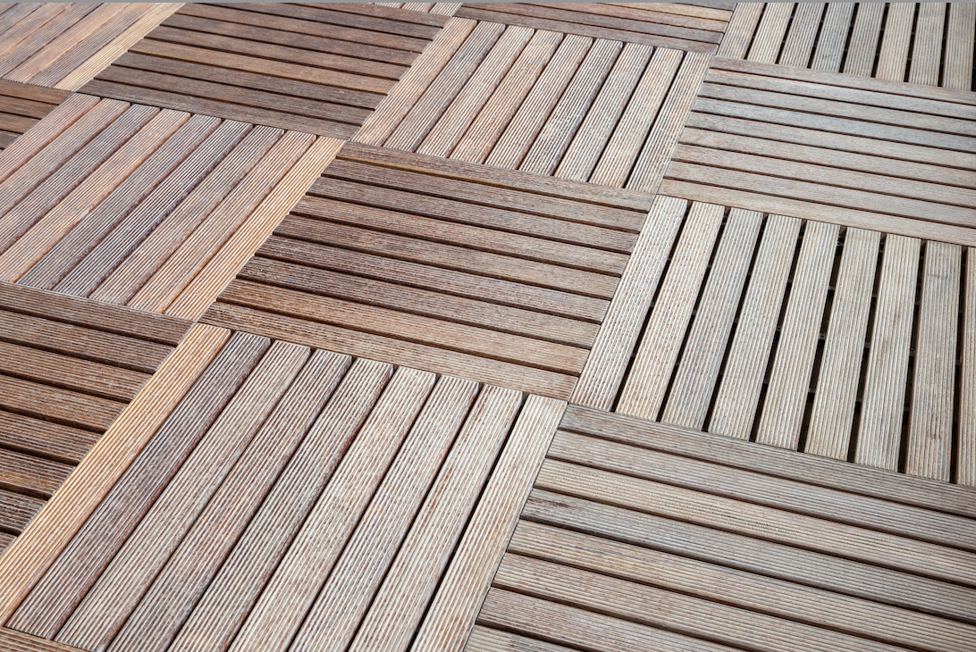 Terrasse en bois, dalle en bois, décoration événementielle à louer – Mon Décor à Louer