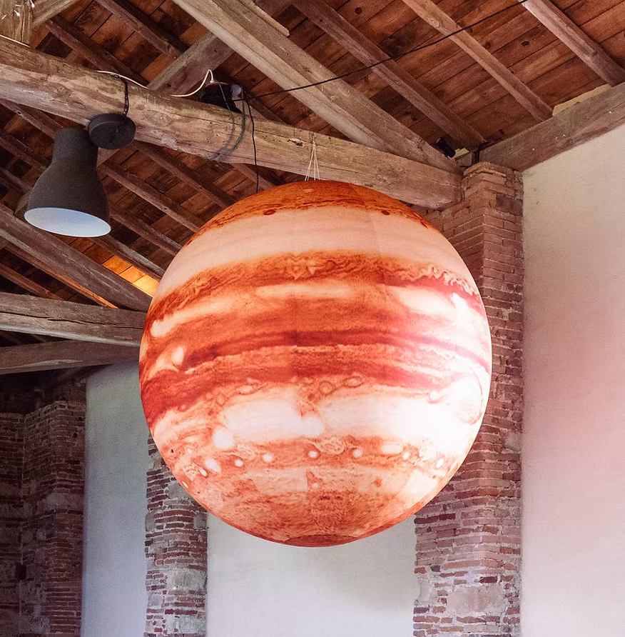 Planète jupiter gonflable, décoration spatiale à louer – Mon Décor à Louer