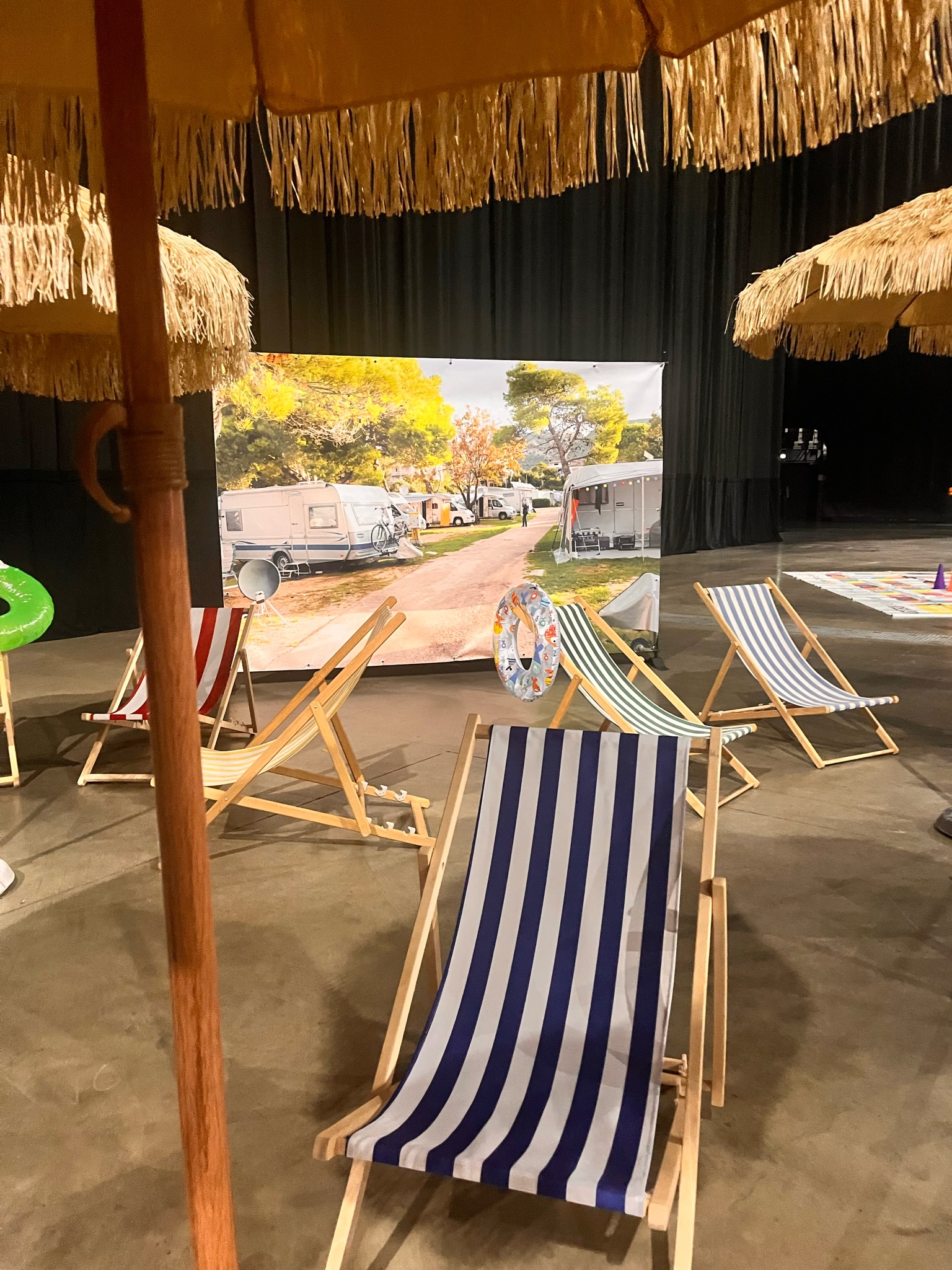 Toile tendue cabanon, décoration événementielle à louer – Mon Décor à Louer