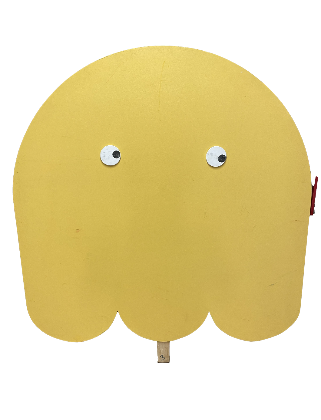 Pac-Man jaune décoratif utilisé comme élément de scénographie rétro, inspiré des jeux vidéo des années 80.