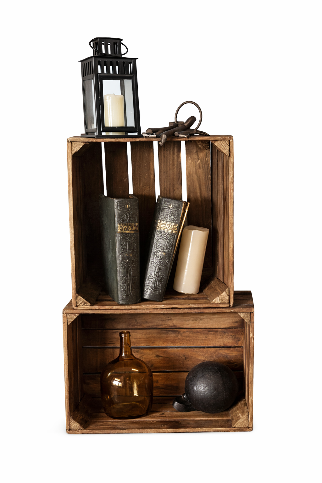 Étagères en bois avec accessoires décoratifs pour scénographie événementielle et décoration immersive.