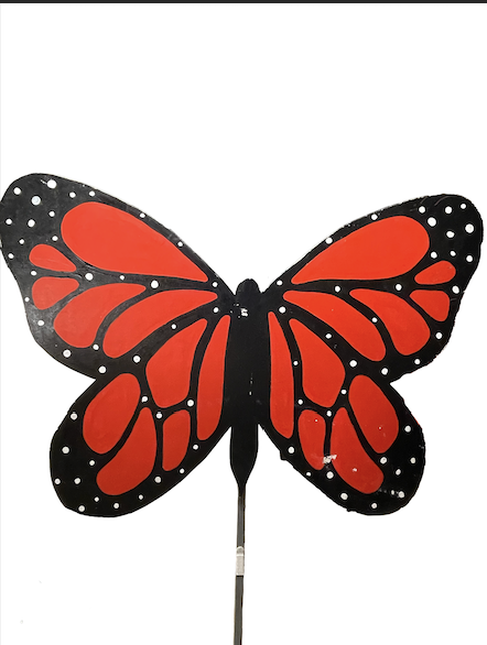 Papillon sur socle rouge, décoration événementielle à louer – Mon Décor à Louer