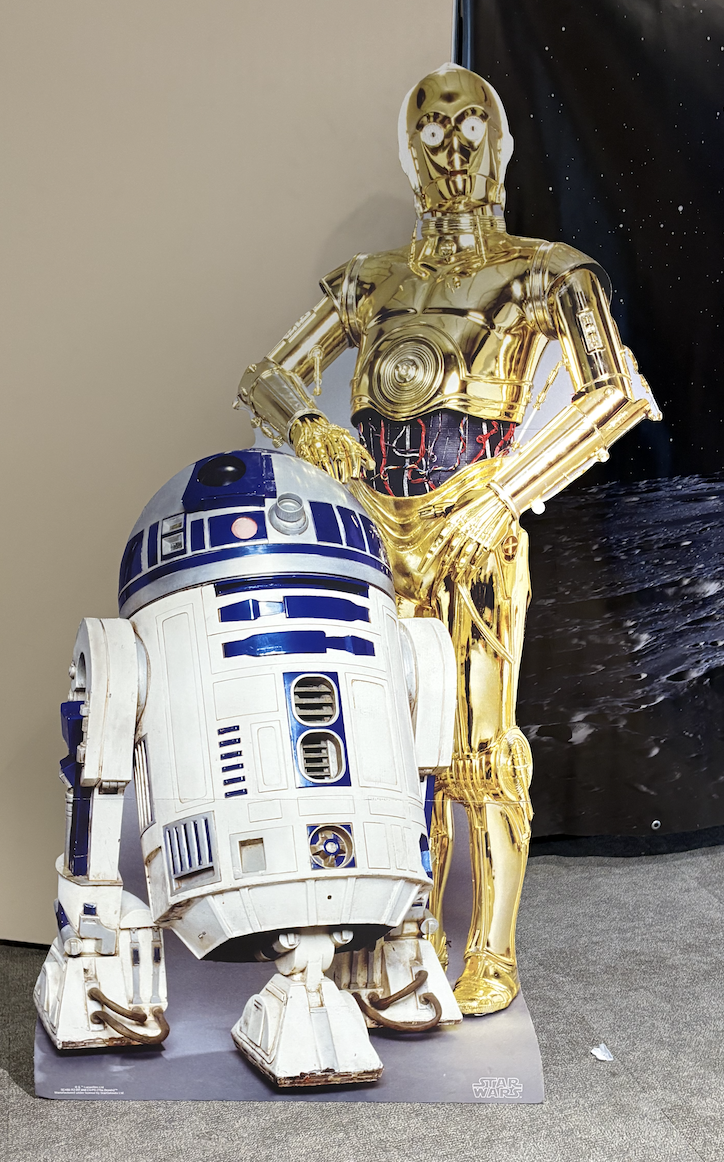 Figurine en carton R2-D2 grandeur nature pour décoration événementielle sur le thème Star Wars