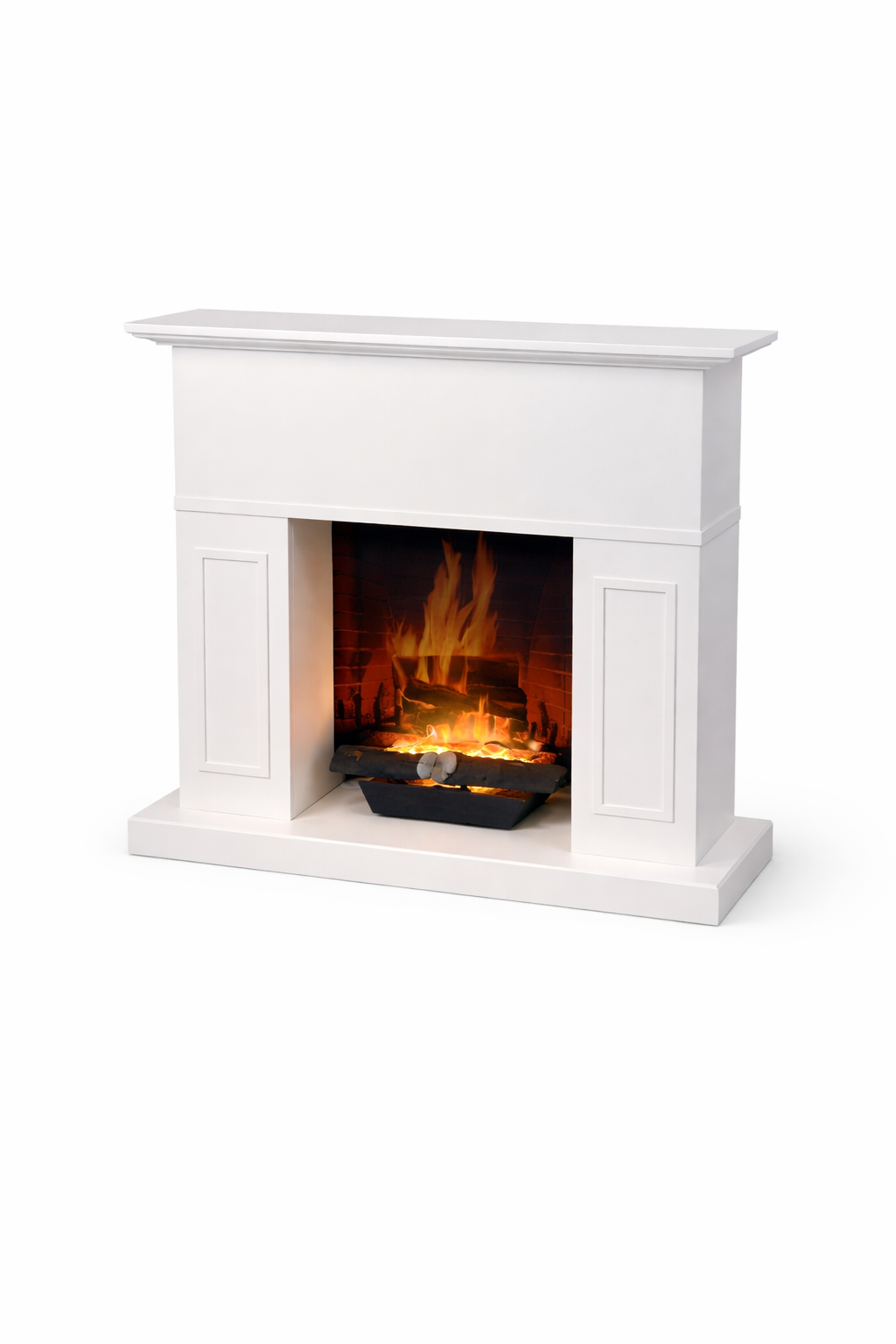 Cheminée décorative blanche avec feu factice lumineux, accessoire événementiel pour ambiance hiver, montagne et scénographie chaleureuse