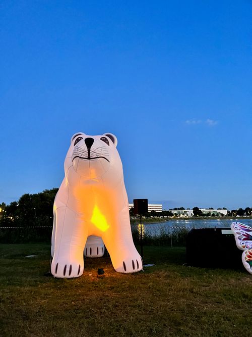 Ours géant gonflable lumineux décoration événementielle immersive