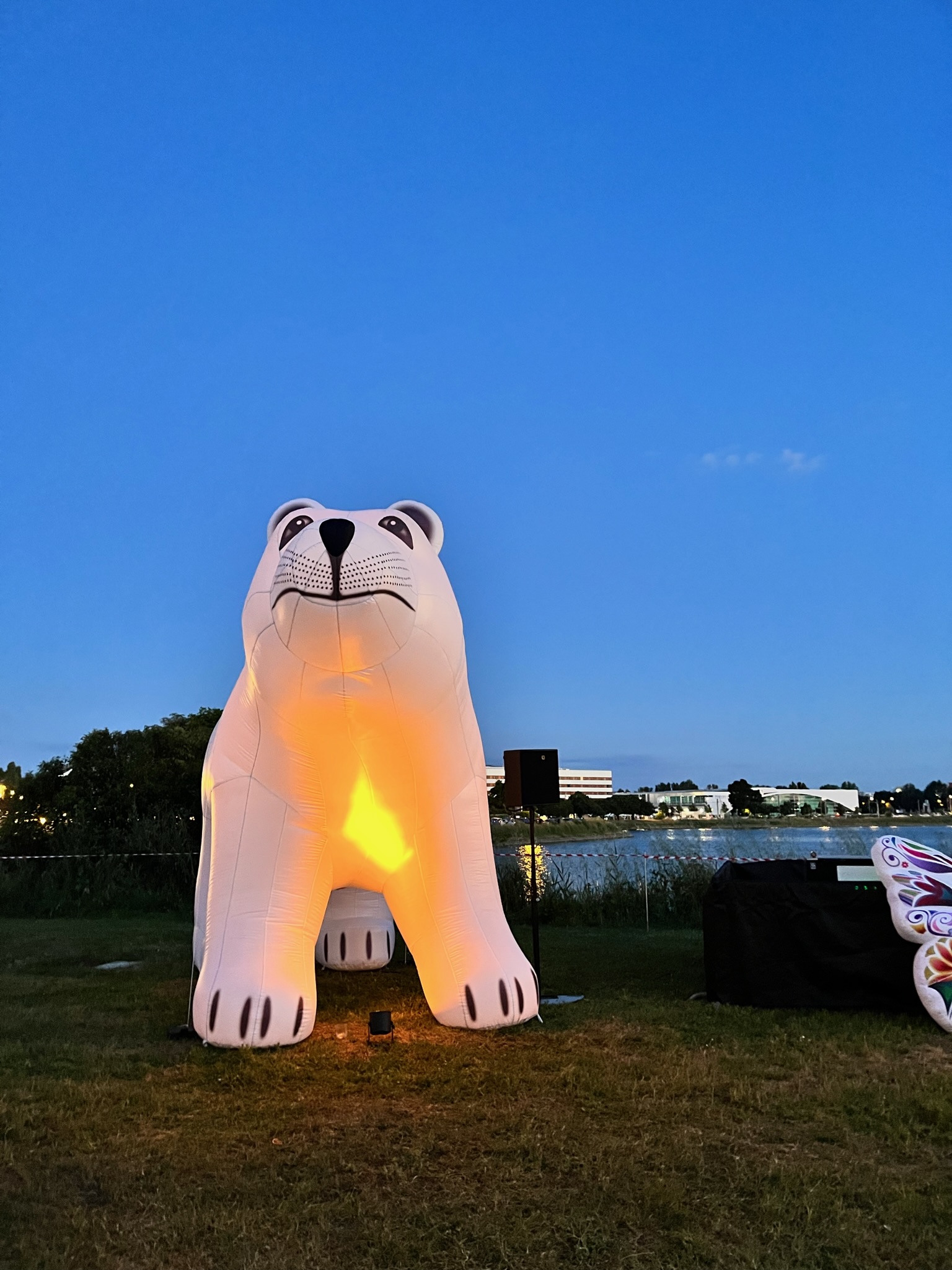 Ours géant gonflable lumineux décoration événementielle immersive