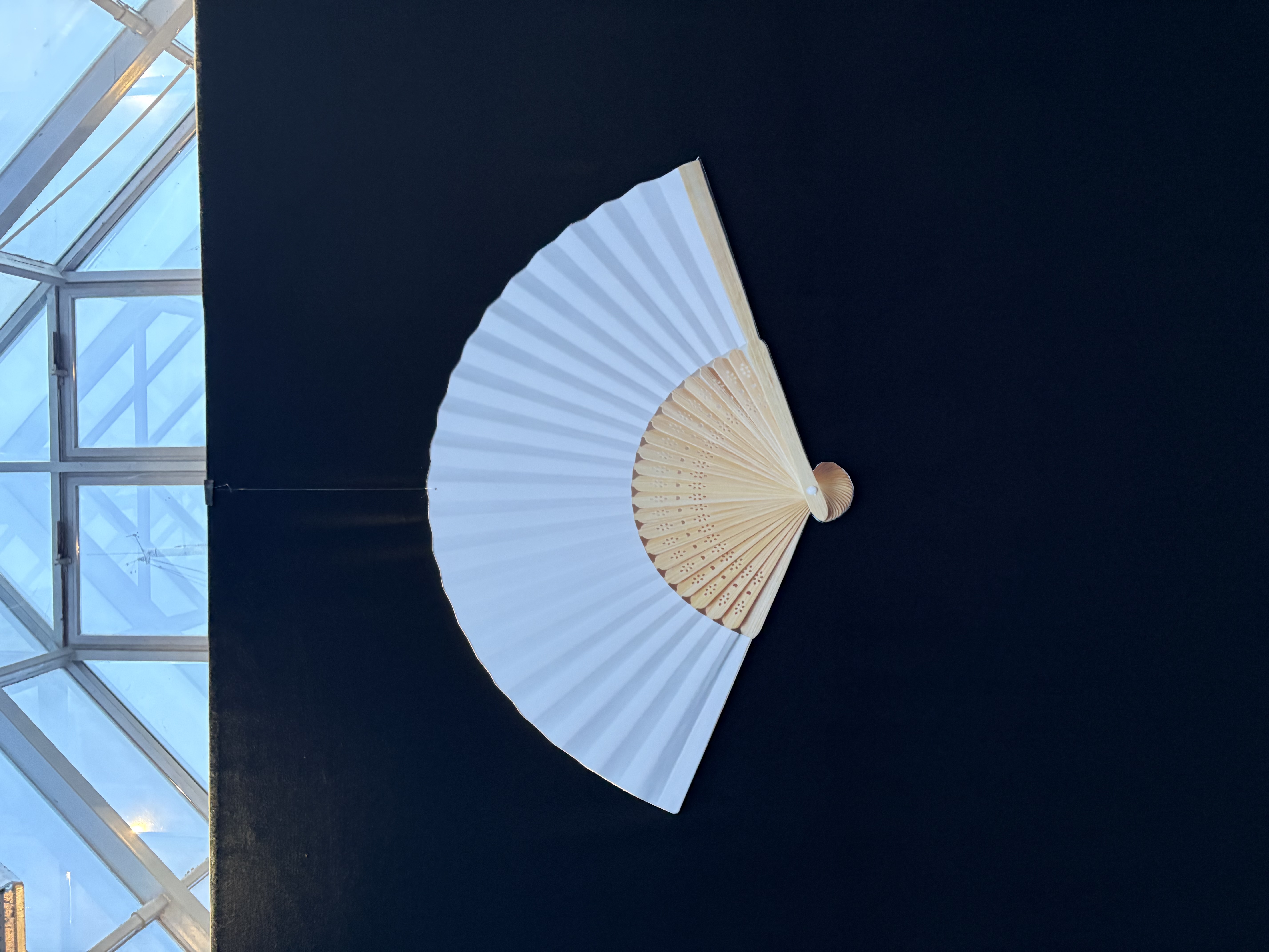 Petit éventail décoratif en carton plume thème gypsy bohème