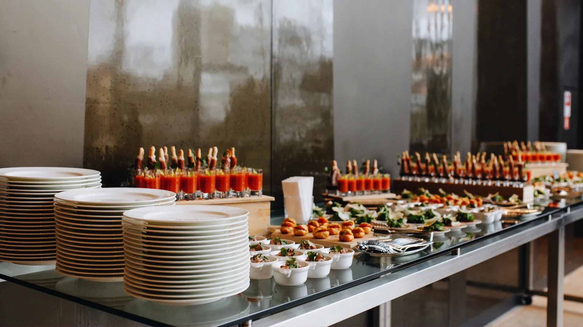 A well-portioned hotel restaurant buffet setup designed to maximize food freshness and minimize daily kitchen leftovers