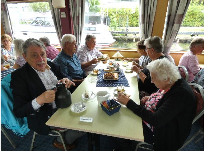 Gezlligheid en gesprek alom