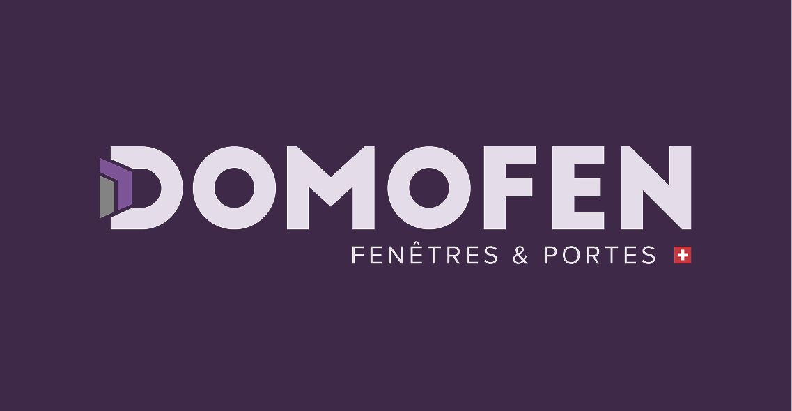 Logo DOMOFEN avec une icône stylisée de porte à gauche, texte Fenêtres & Portes et un drapeau suisse sur fond violet foncé.