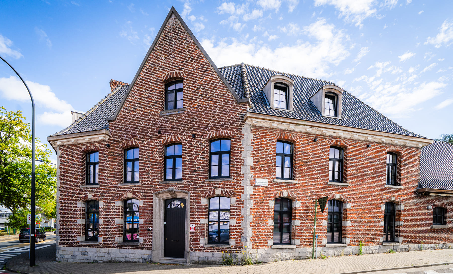 Lapostrof breathes history near the city center of Ronse