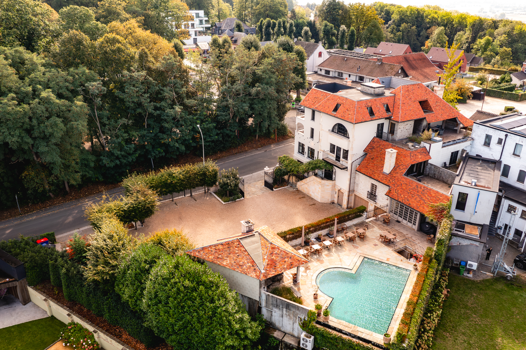 Magnificent former luxury hotel 