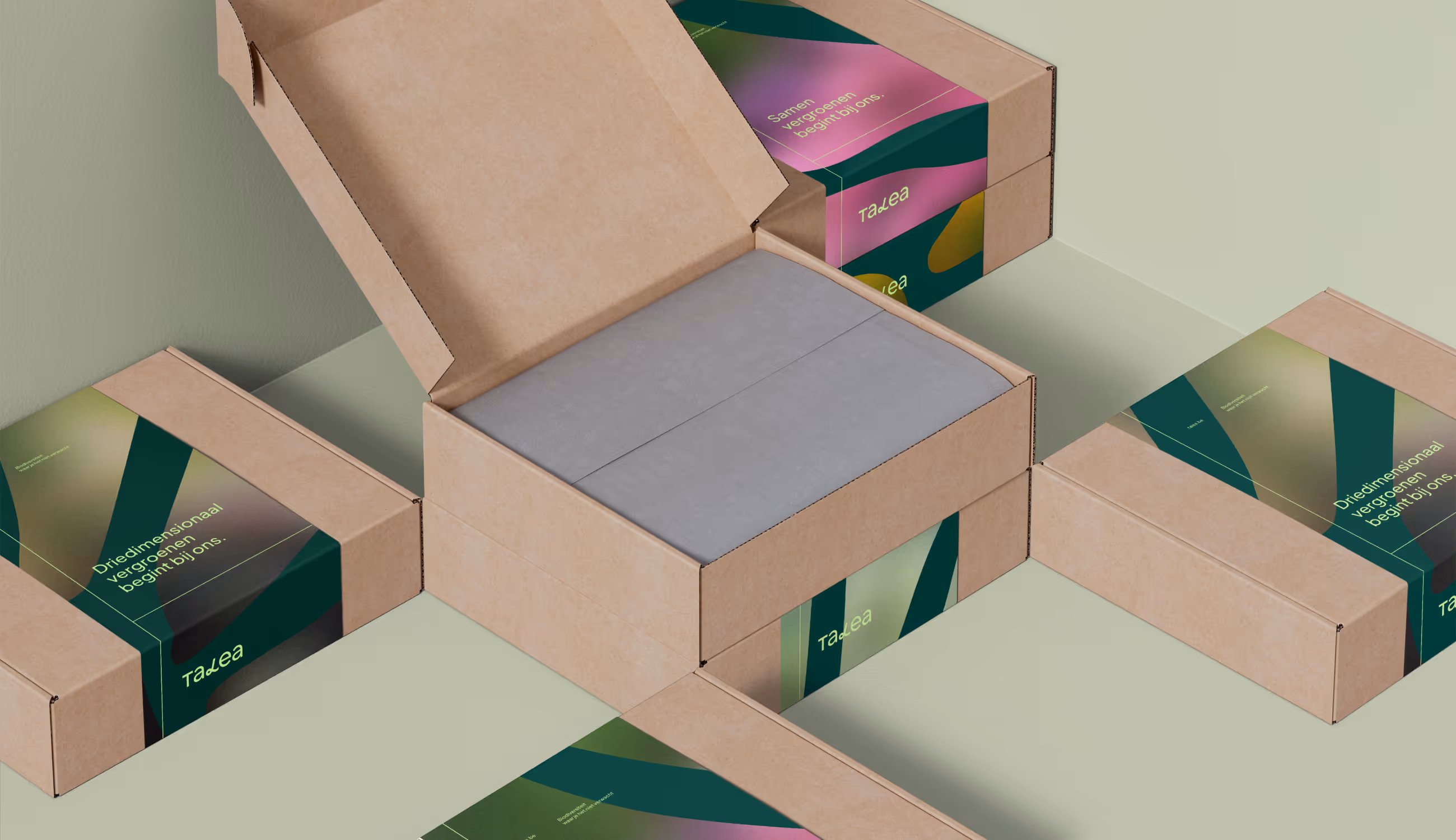 Kartonnen verzenddozen in Talea-huisstijl, deels geopend, met natuurlijke groene branding en de boodschap ‘Driedimensionaal vergroenen begint bij ons.’
