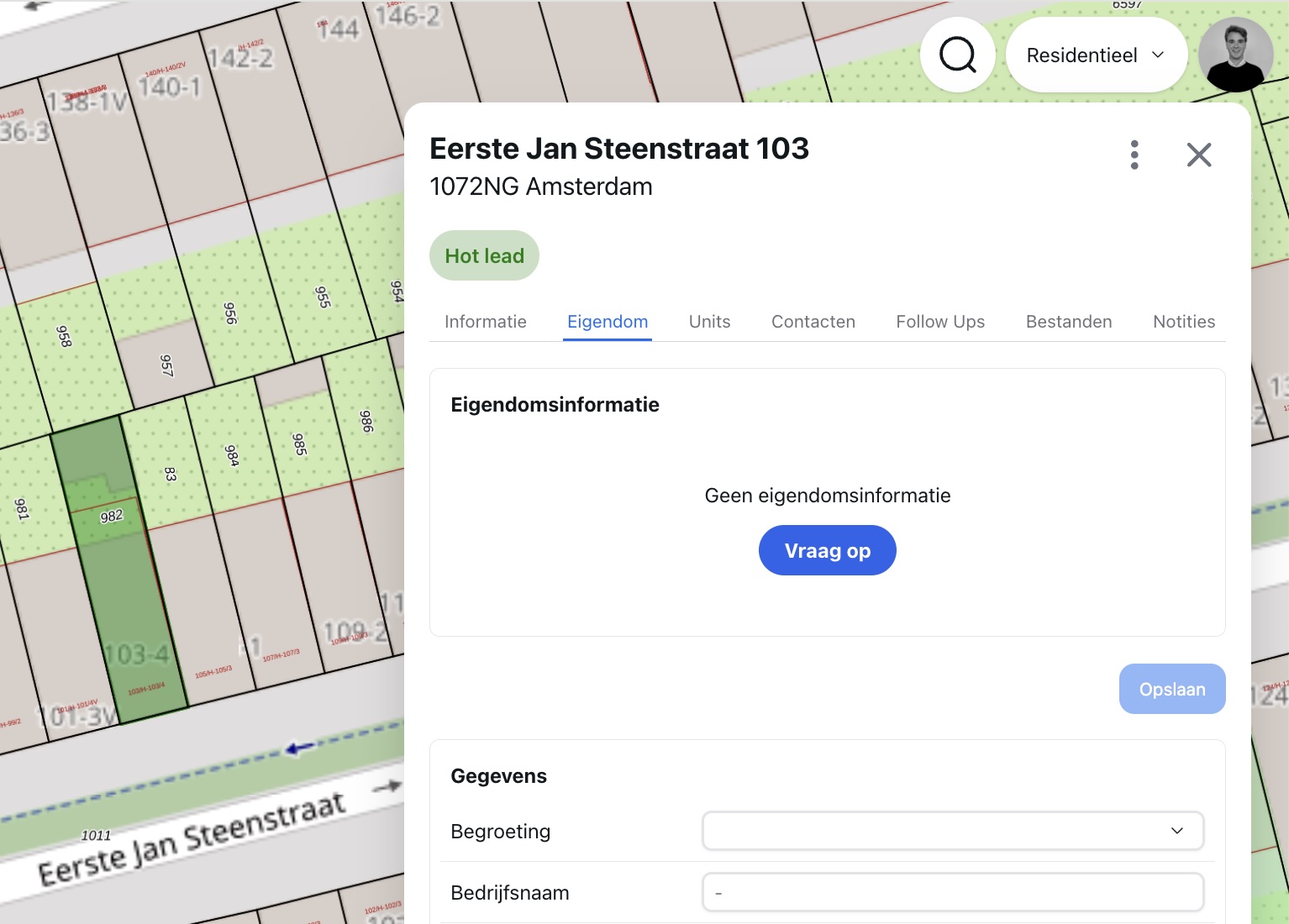 Vastgoedprofessional legt direct contact met pandeigenaren dankzij automatische Kadaster-koppeling die eigendomsinformatie toont.