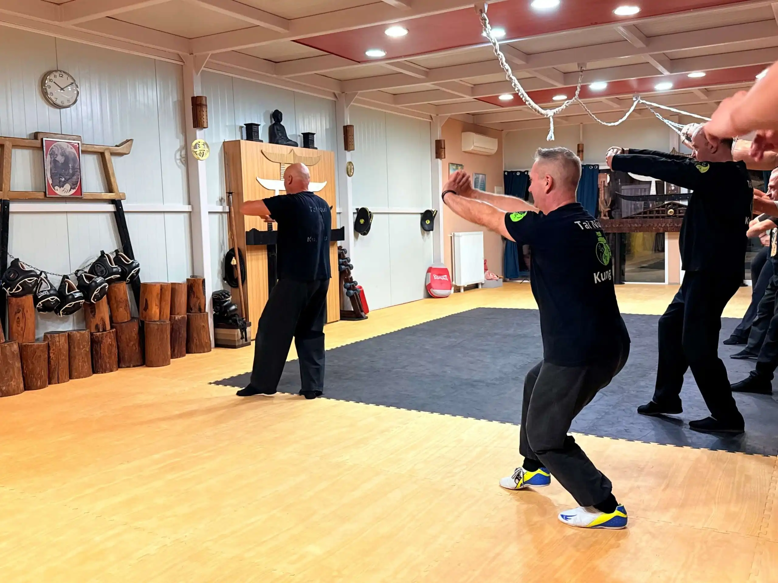 Φιλοσοφική Ένωση "Το Δέντρο της Ζωής" στην Βάρη μάθημα πολεμικών τεχνων Tai Nui Kung Fu.