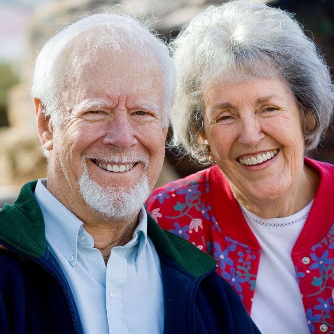 Post-4_Veneers vs Implants.jpg