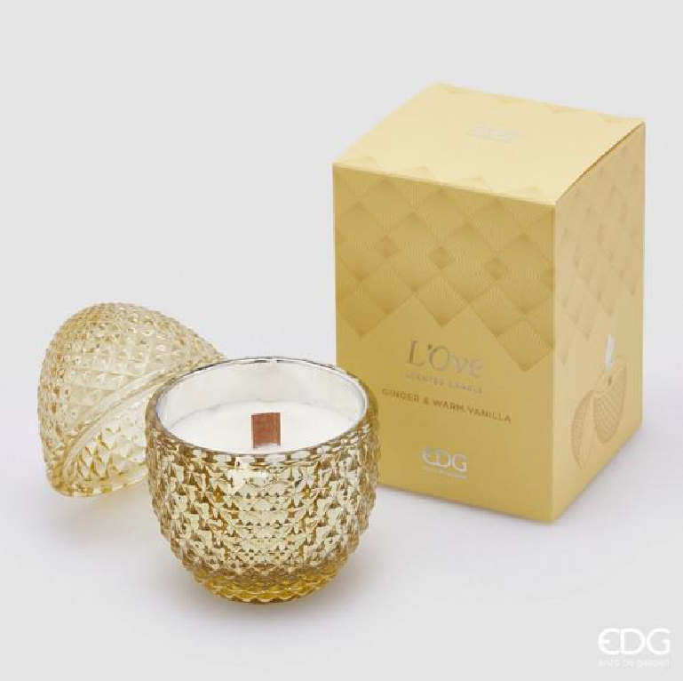 A decorative perfumed candle presented in a textured glass container with an egg-inspired shape. The soft pink tone and patterned surface reflect light gently, creating a warm and calm atmosphere. Designed with a lid for a refined finish, it works well as both a functional candle and a decorative accent for seasonal styling or everyday interiors.