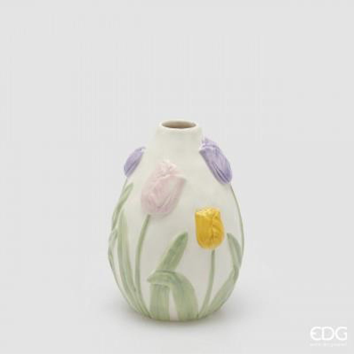  A decorative ceramic vase featuring a soft multicolor tulip design in gentle pastel tones. The rounded shape and embossed floral details create a light, seasonal look that brings a fresh and natural feeling into the space. Ideal for small arrangements or as a decorative accent, it works well in spring styling and everyday interiors. 