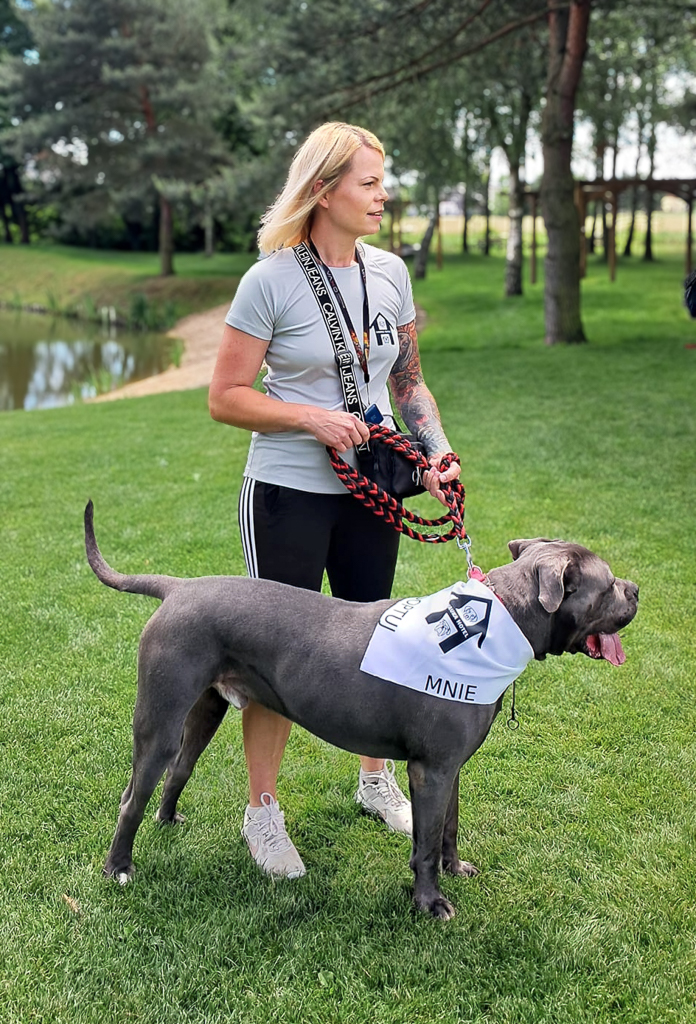 Właścicielka hotelu Paulina ze swoim psem