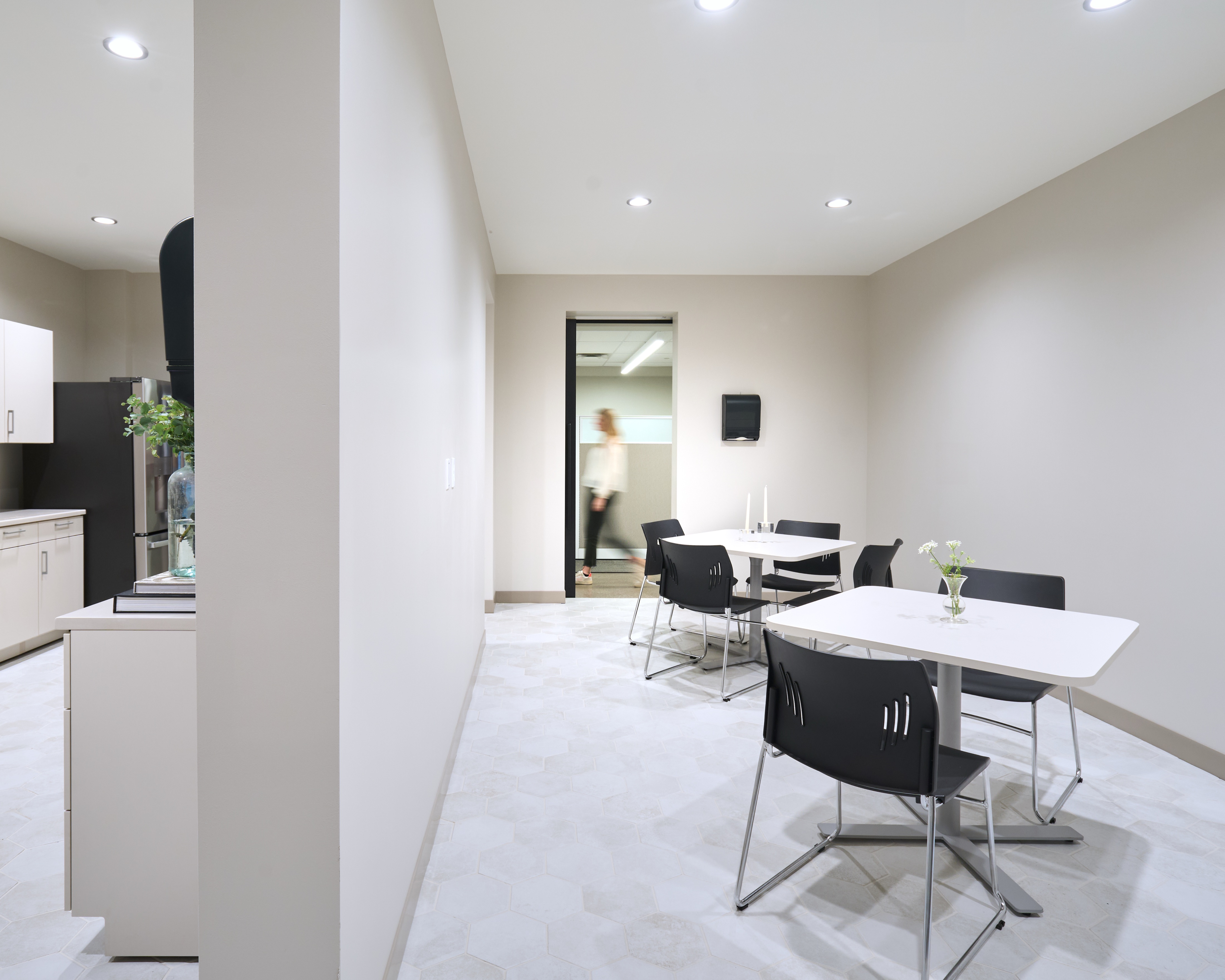 Small dining and meeting area off the pantry with cafe tables, workplace photography by Omar Mohammad Studio
