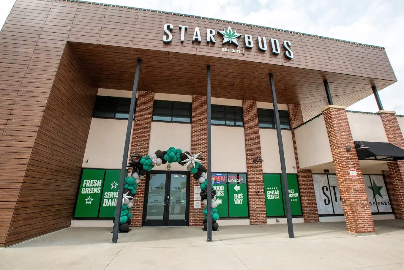 Star Buds dispensary storefront in Aurora, Colorado