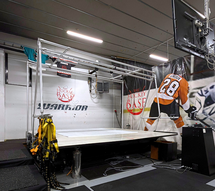 Ice hockey training machine