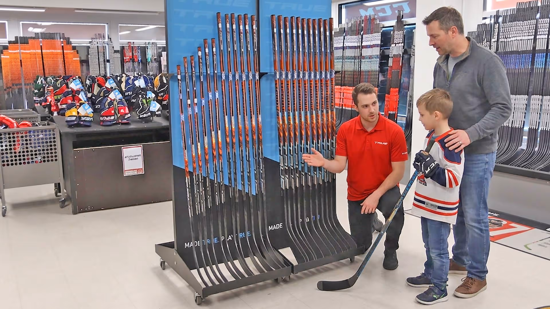 Hockey Base on saanut avainlipun asiantuntijapalveluille, luistimien huolto- ja teroituspalveluilla, valmennuspalveluille sekä verkkokaupan osalta Suomalainen verkkokauppa -avainlipun.